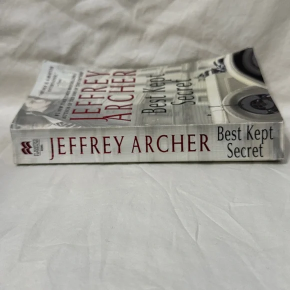 “Best Kept Secret” - Book #3 of the Clifton Chronicles by Jeffrey Archer - Picture 3 of 11